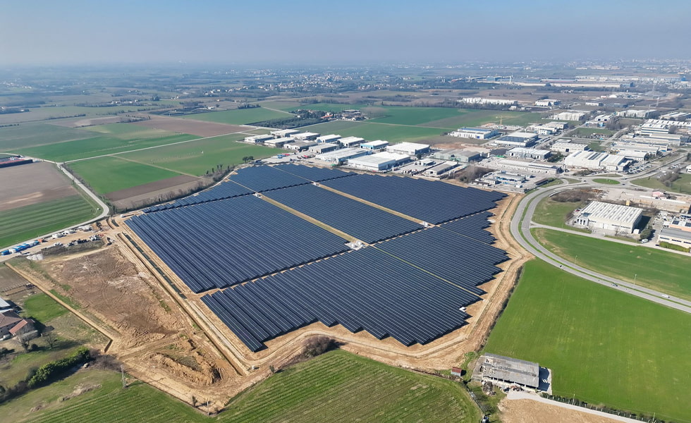 ¡647 GW! Se prevé que las nuevas instalaciones fotovoltaicas a nivel mundial aumenten un 11 % interanual en 2025, y China representará más de la mitad.