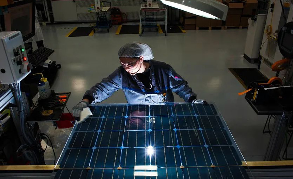 ¡La demanda se disparó un 62%! Los pedidos de fabricación fotovoltaica europea superan a Asia por primera vez
