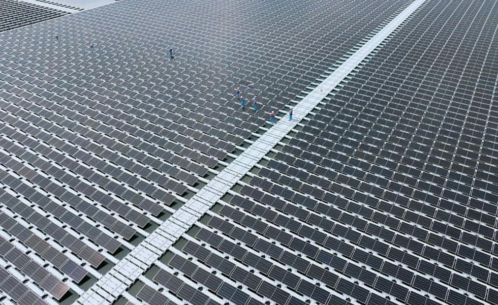 ¡Un hito! ¡Se pone en marcha el primer proyecto fotovoltaico flotante de China alimentado íntegramente con agua de mar!