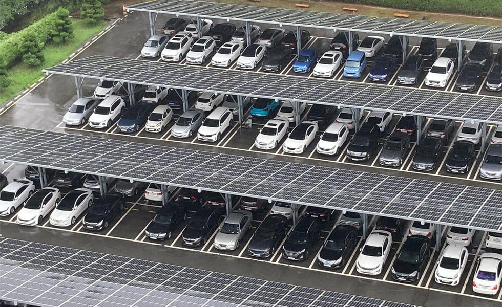 ¡Almacenamiento ligero e integración de carga! Instalar cobertizos de estacionamiento fotovoltaicos en estacionamientos al aire libre.
