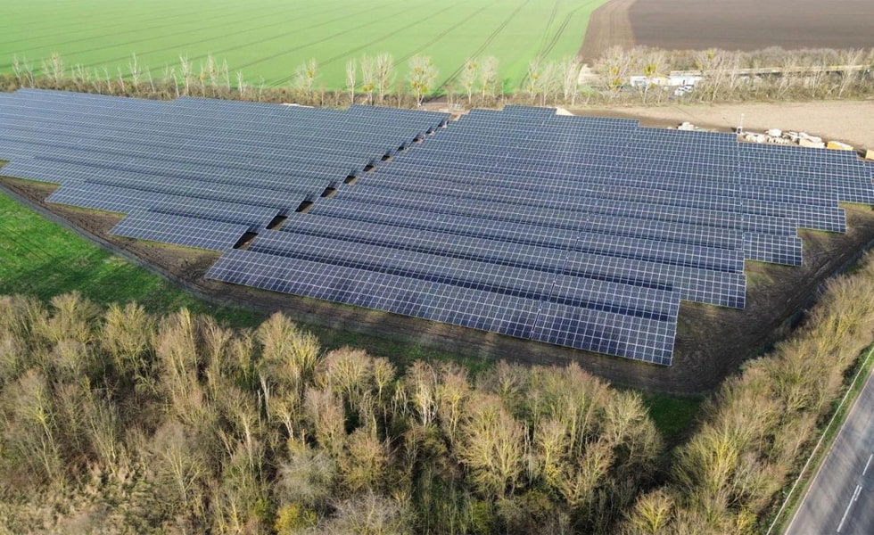 El Presidente inaugura la principal planta solar de Kirguistán