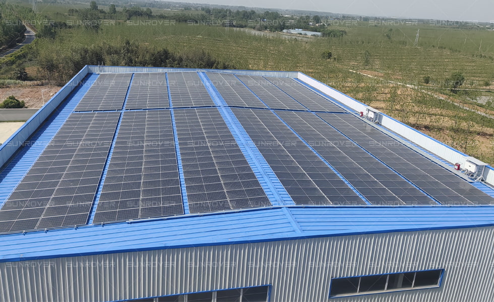 SUNROVER entrega un importante proyecto de energía solar en azoteas, destacando su capacidad y experiencia