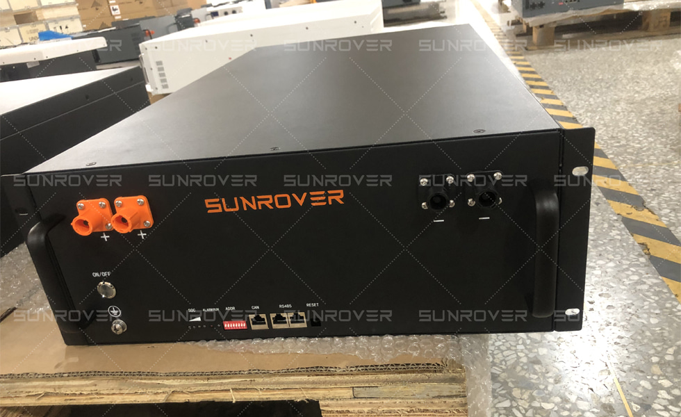 La batería de litio de bajo voltaje montada en bastidor SUNROVER 51.2V200AH pasa la inspección de fábrica, lista para potenciar el mercado ucraniano de almacenamiento de energía
    